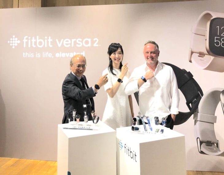 Fitbitジャパンカントリーゼネラルマネージャー 千川原智康氏、睡眠改善インストラクターの小林麻利子氏、Fitbit副社長兼アジア太平洋地域事業部長のスティーブ・モーリー氏