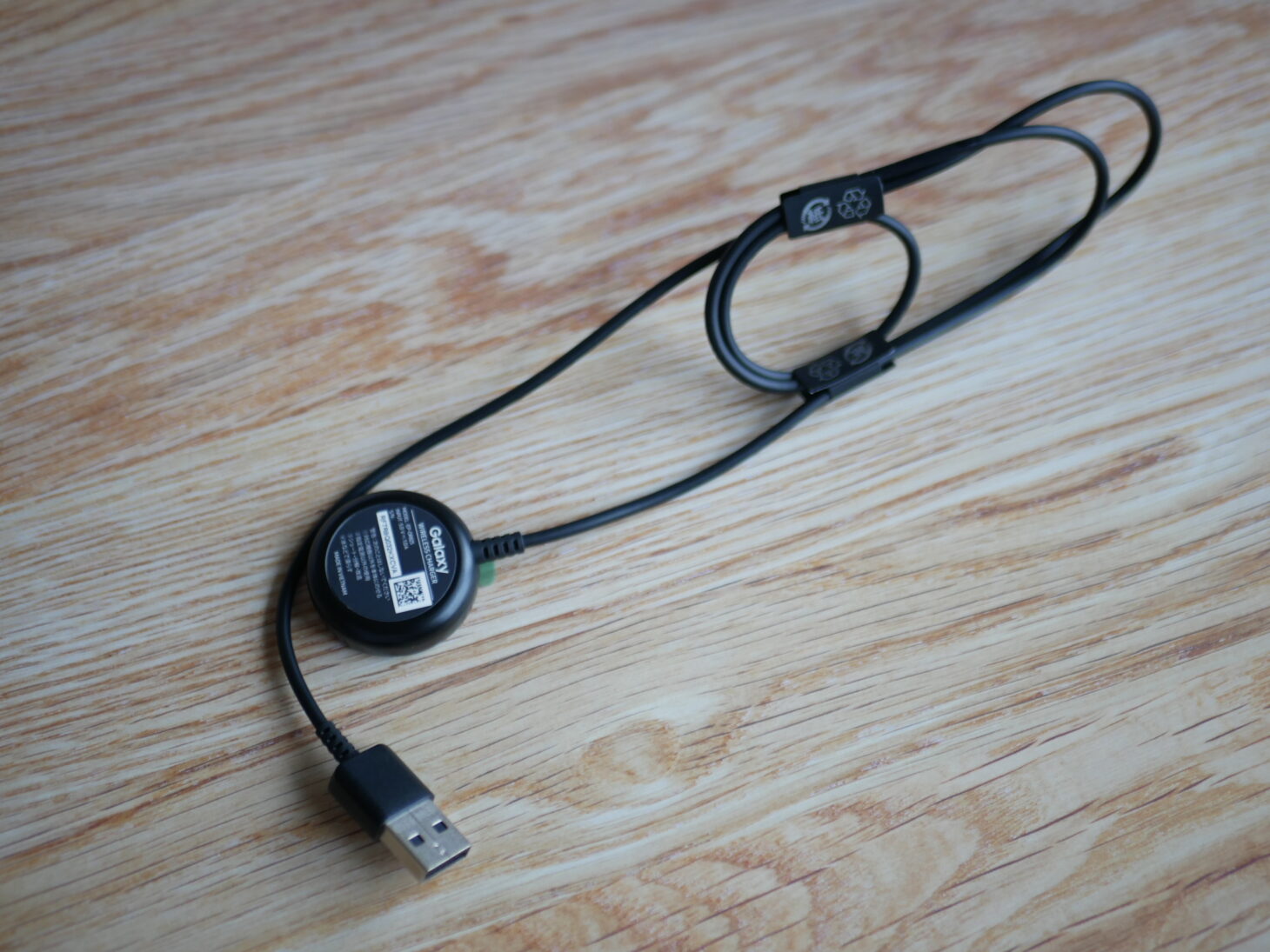  ZENS、Apple WatchとiPhoneを同時に充電できるパワーバンクを発売