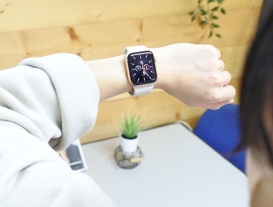 女性に超オススメのApple Watch SE 40mm・ゴールドアルミケース。開封