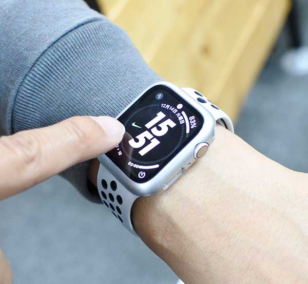DAISOで買えるApple Watch 44mm保護ガラスケース使用レビュー。見た目は自然で使用感もそこそこの好製品！ | スマートウォッチライフ
