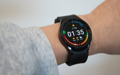 スマートウォッチが誤情報を振動で警告し、信じ込みを抑える｜CHI 2026発表の研究「Fact-Nudger」が示した効果と“過信”のリスク