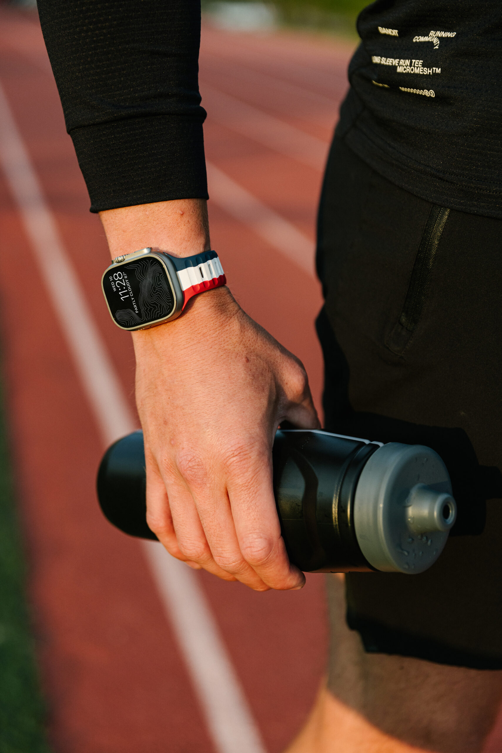 NOMADのApple Watchバンドの今夏限定モデル「トリコロール