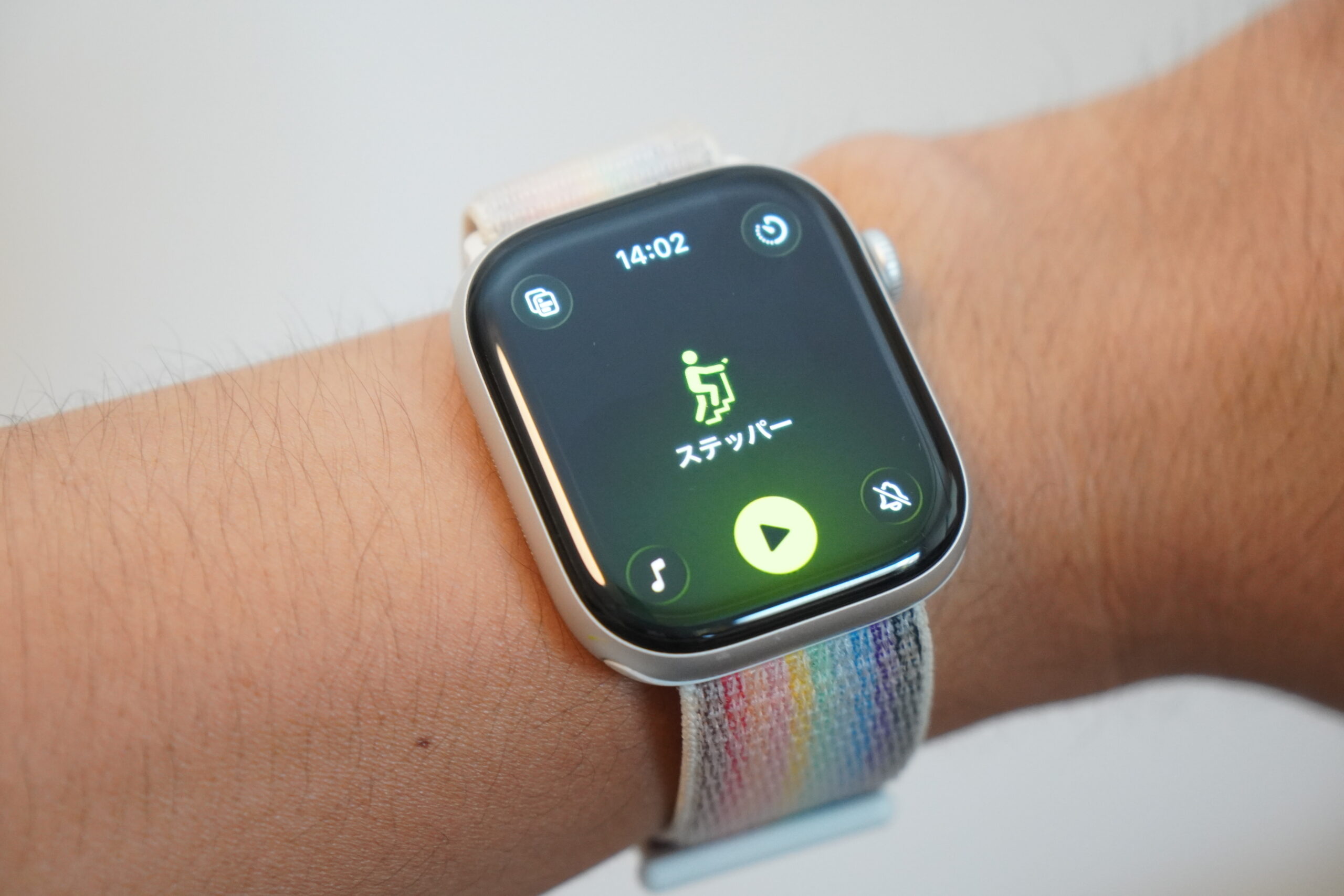 Apple Watchのステッパーワークアウト開始画面を表示した腕元