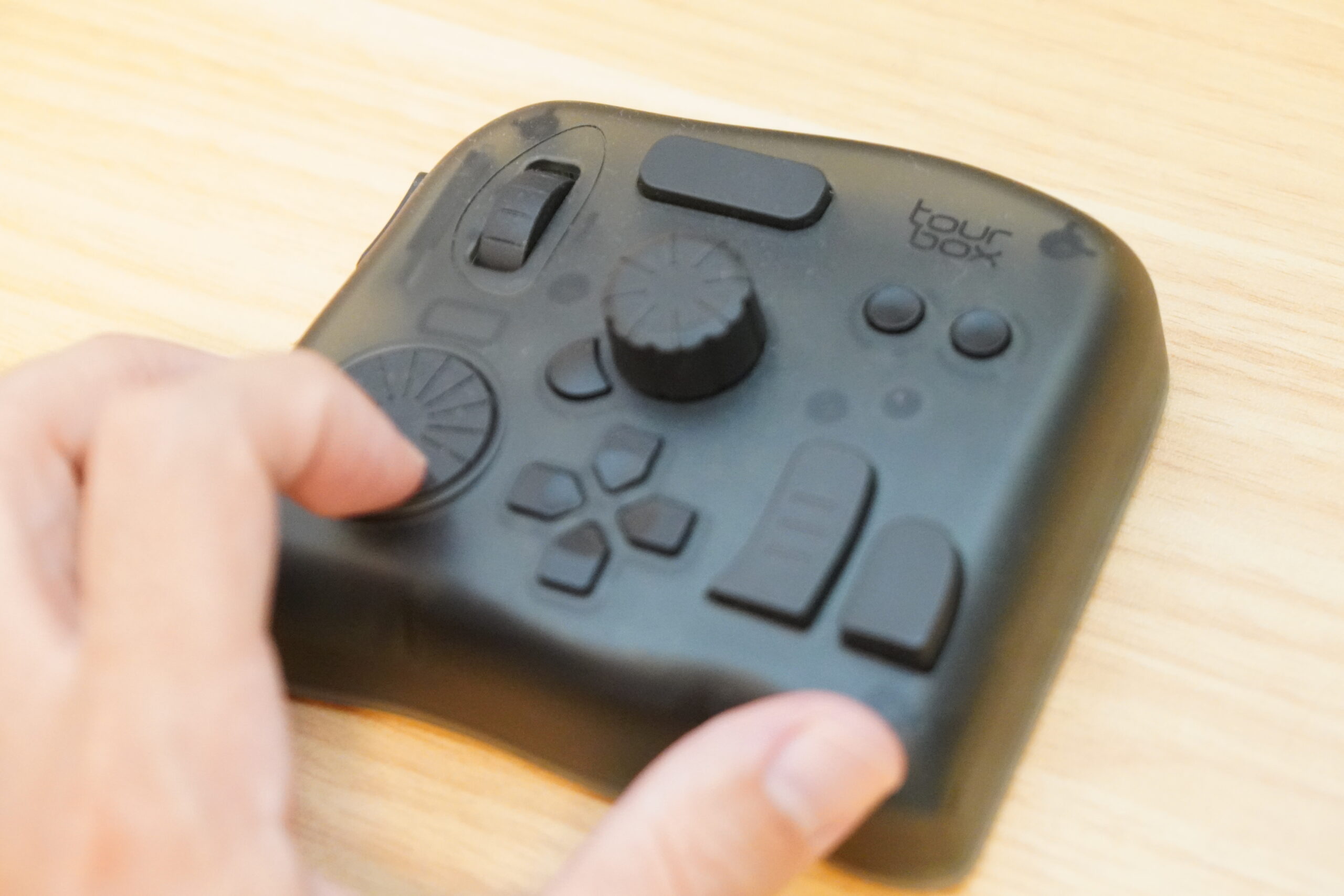 TradingViewなどのチャート分析に最適！TourBoxに代表される「左手デバイス」がトレード成績を上げる - Smart Watch  Life｜スマートウォッチとガジェットのデジタル活用専門メディアSmart Watch Life｜スマートウォッチとガジェットのデジタル活用専門メディア