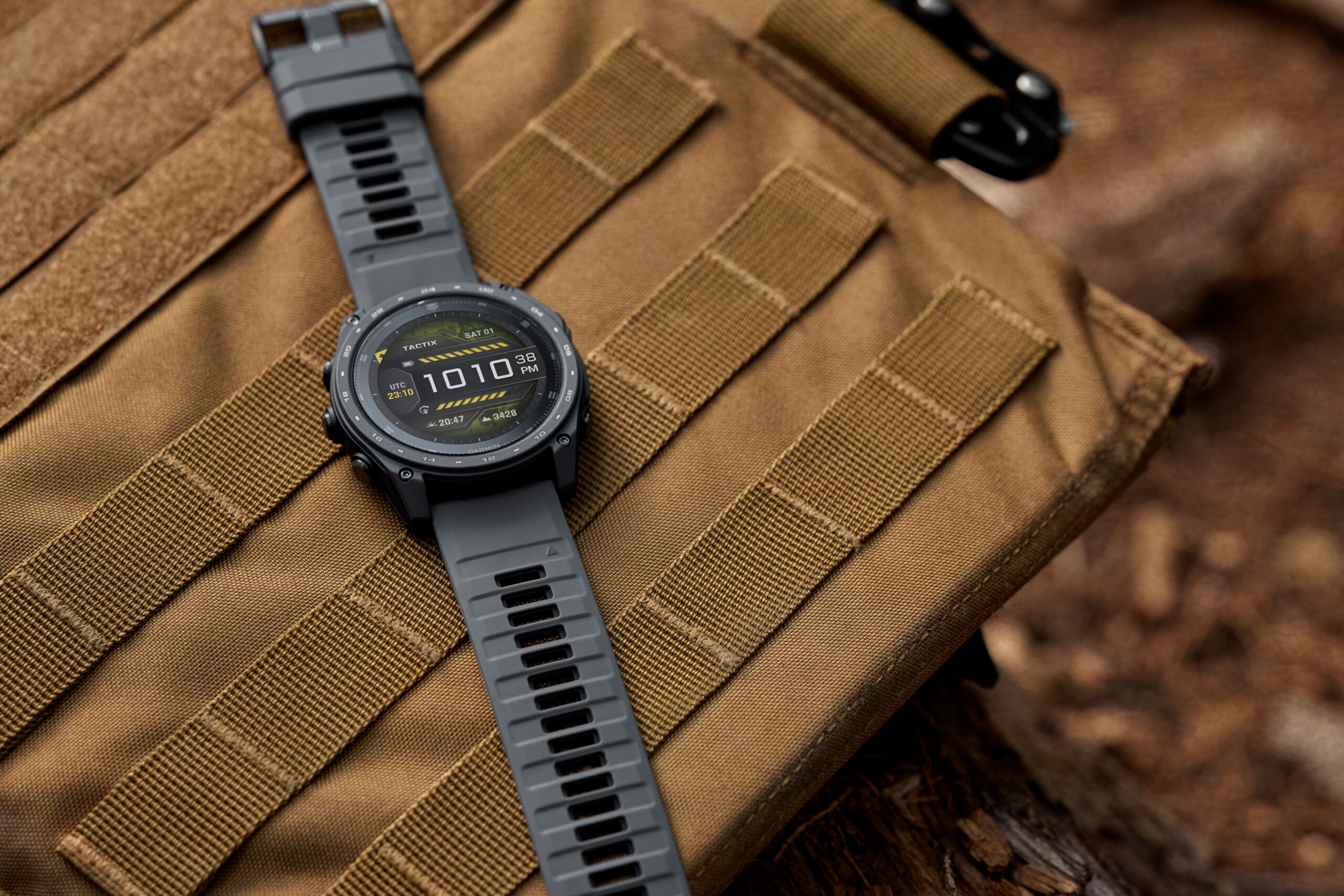 Garminのタクティカル最上位「tactix 8」に新色。Cerakote採用のAMOLED