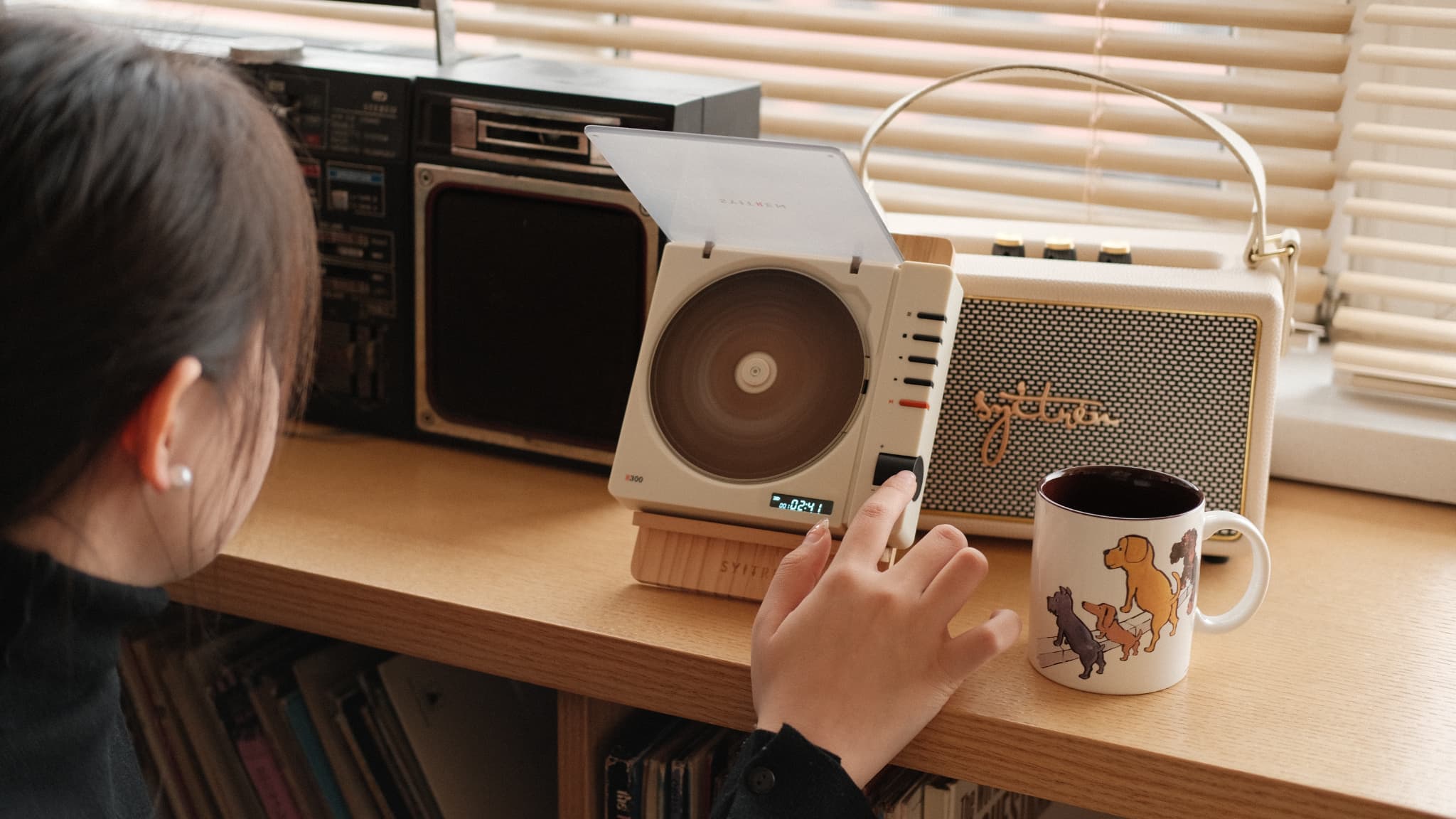 Syitren R300 出力端子