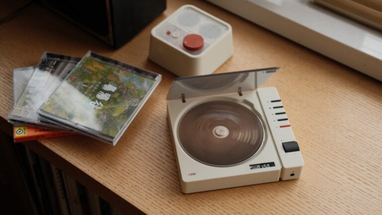 Bluetooth対応CDプレイヤー Syitren R300