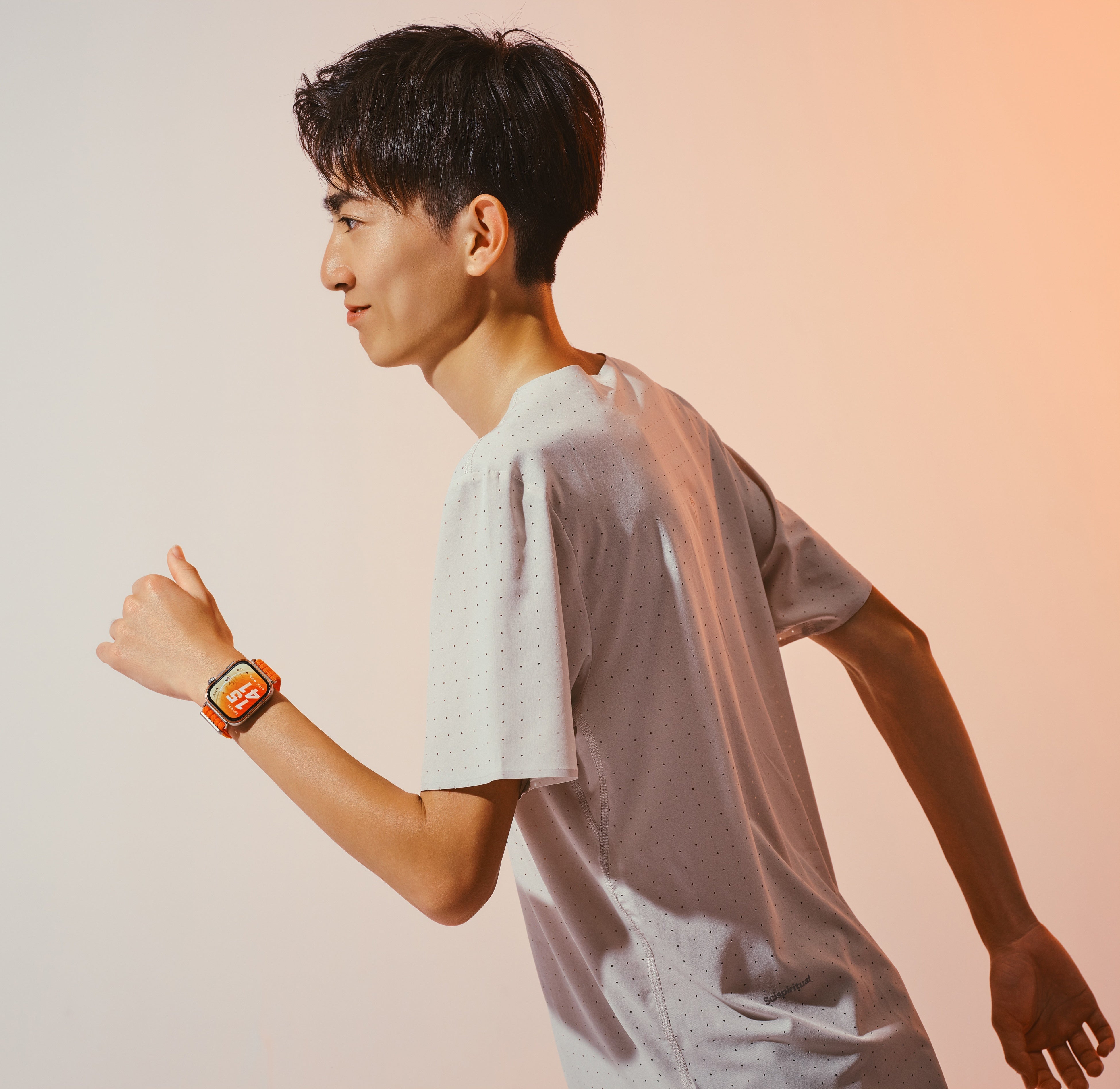 HUAWEI WATCH FIT 5 Proを装着して走るロジスティード陸上部の平林清澄選手