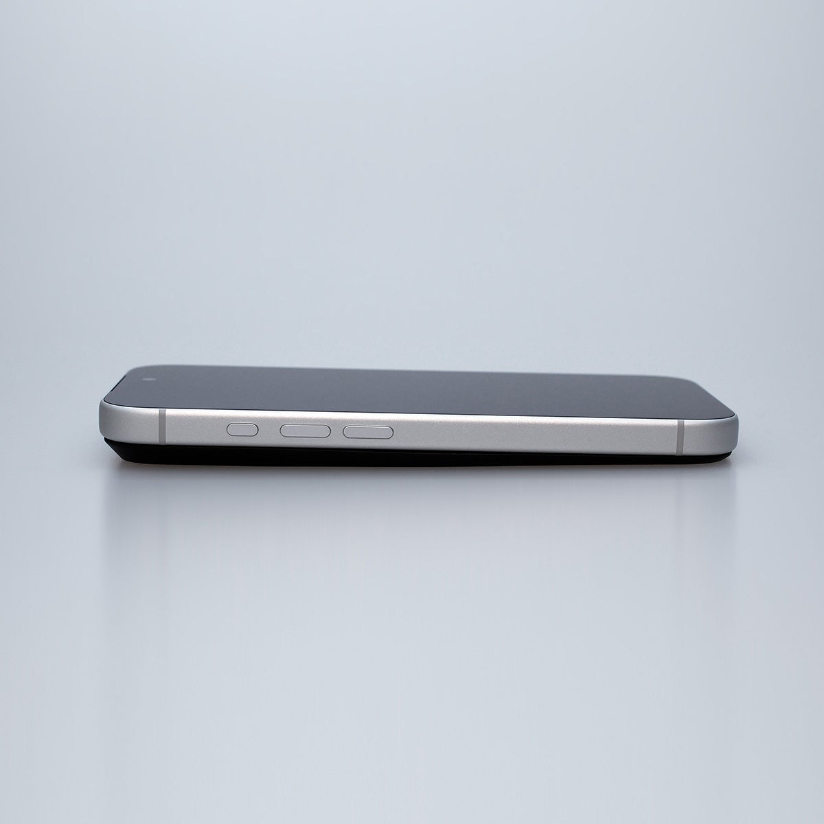 MYNUS iPhone 17 Pro BACKでリアカメラと背面ガラスをしっかり保護している様子