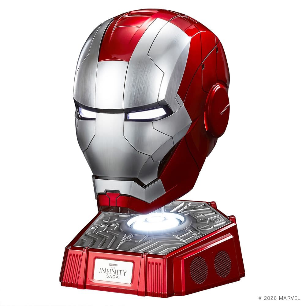 1:1スケールで再現された「アイアンマン MK5 ヘルメット」とアーク・リアクター型ワイヤレススピーカーのセット