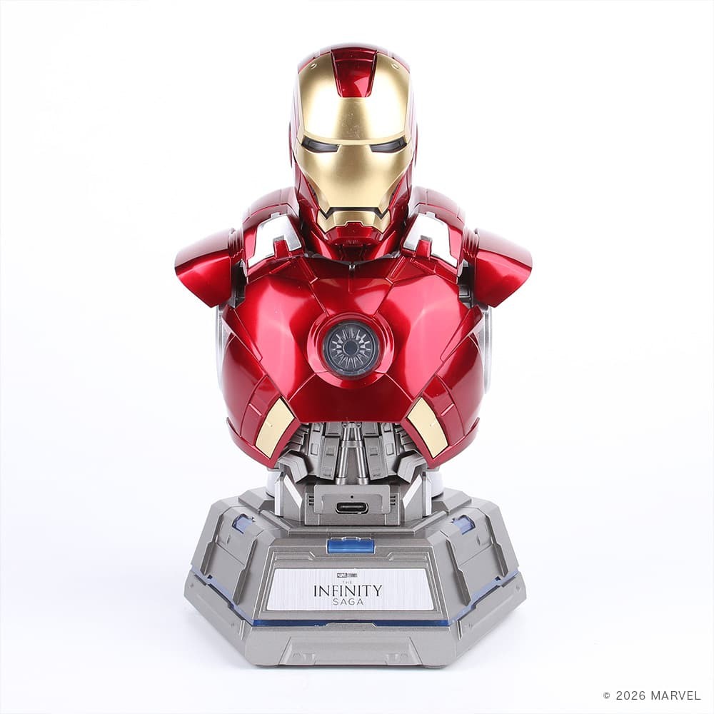 アイアンマン MK7をモチーフにしたUSB分配器。アーク・リアクターと目がライトアップする充電専用USBハブ