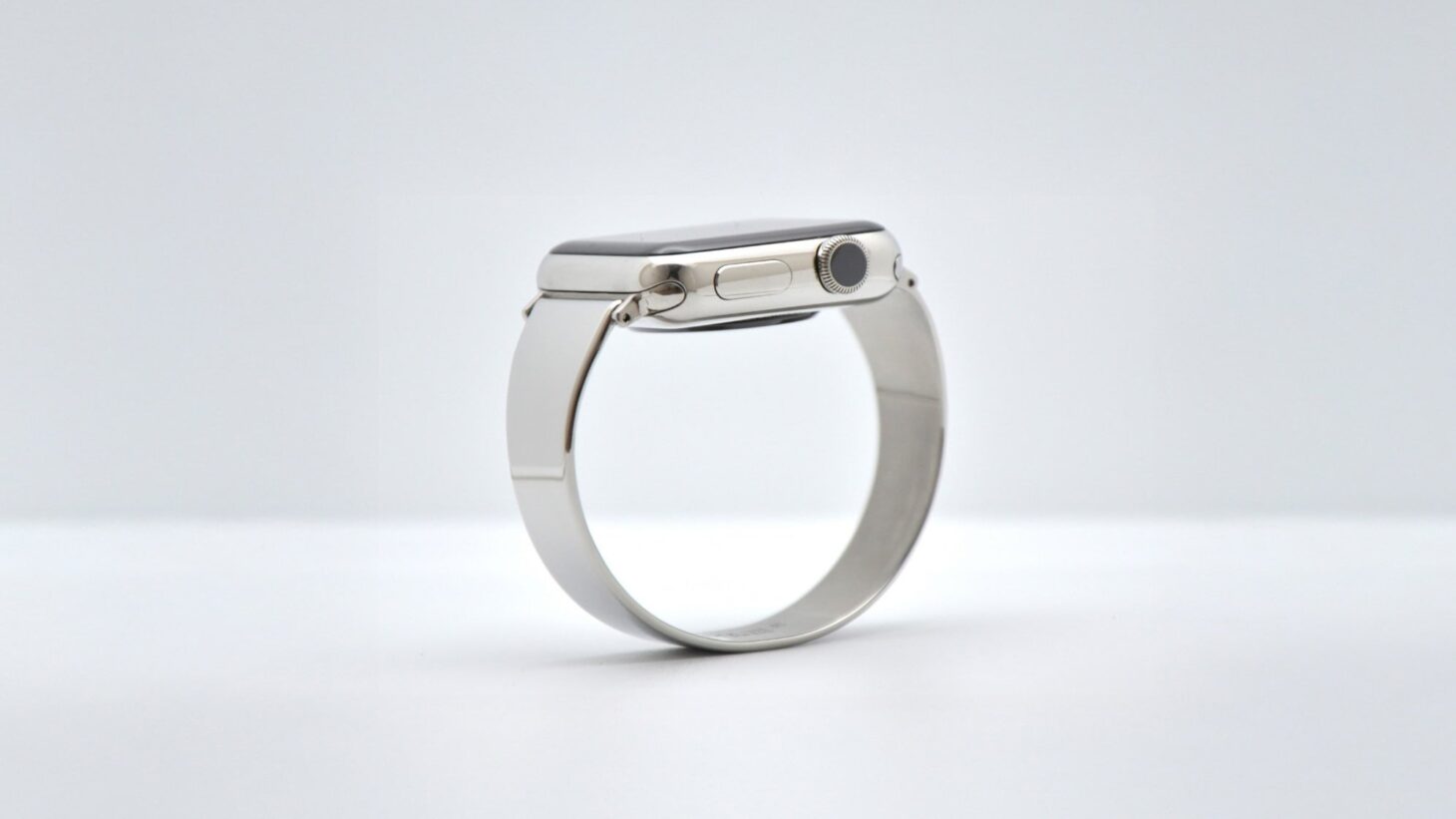 日本製ブランドDOUBLE PIPINGのシームレスなApple Watch用ステンレスバンド