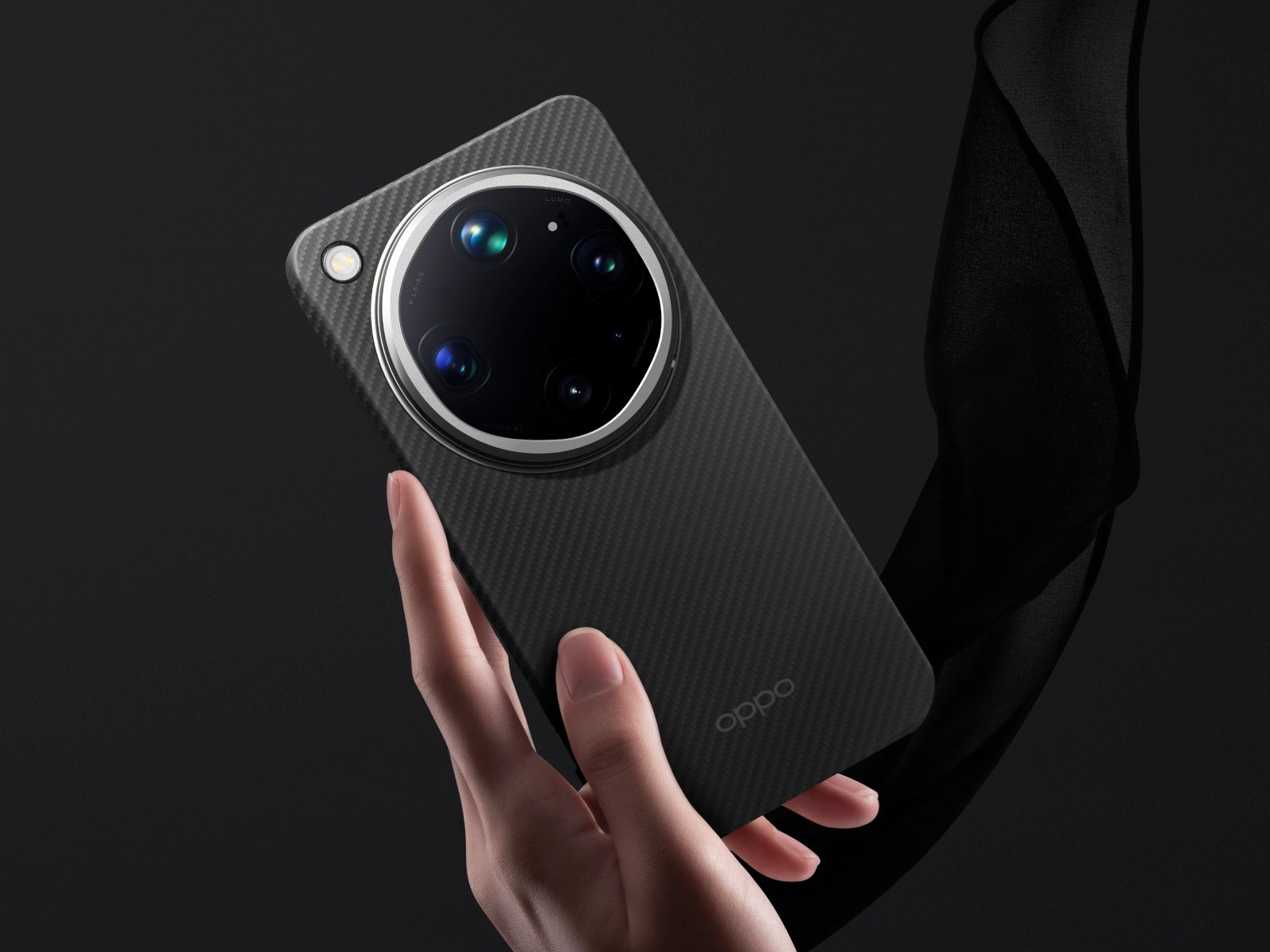 OPPO Find X9 Ultra 用の純正アクセサリー。Hasselblad Earth Explorer Kit と Aramid Fiber Magnetic Case