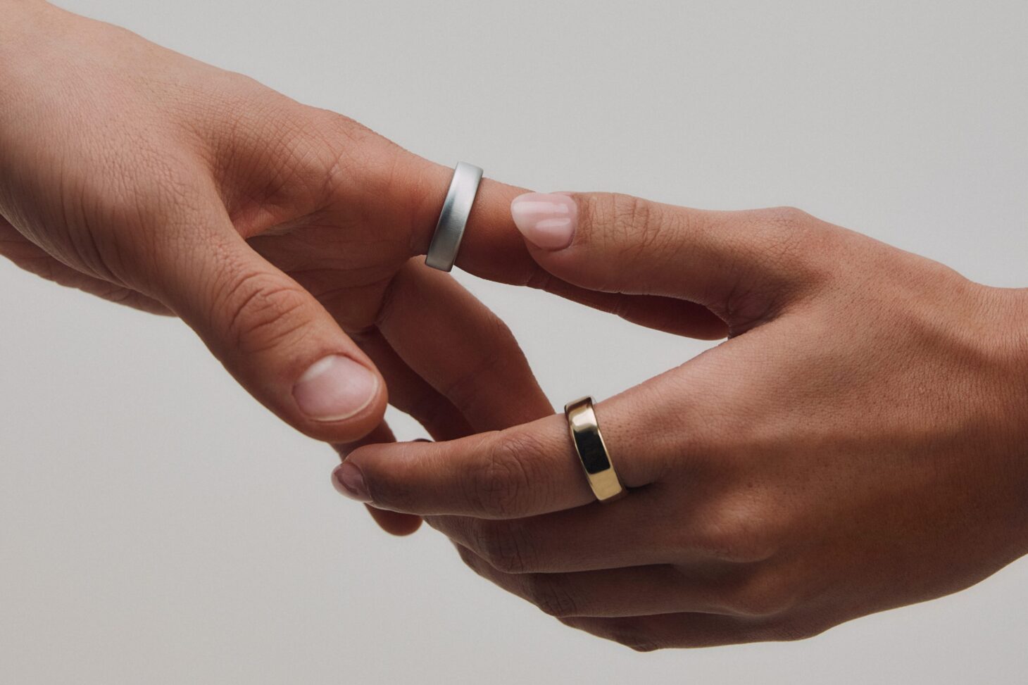 世界最小のスマートリング「Oura Ring 5」のメインビジュアル