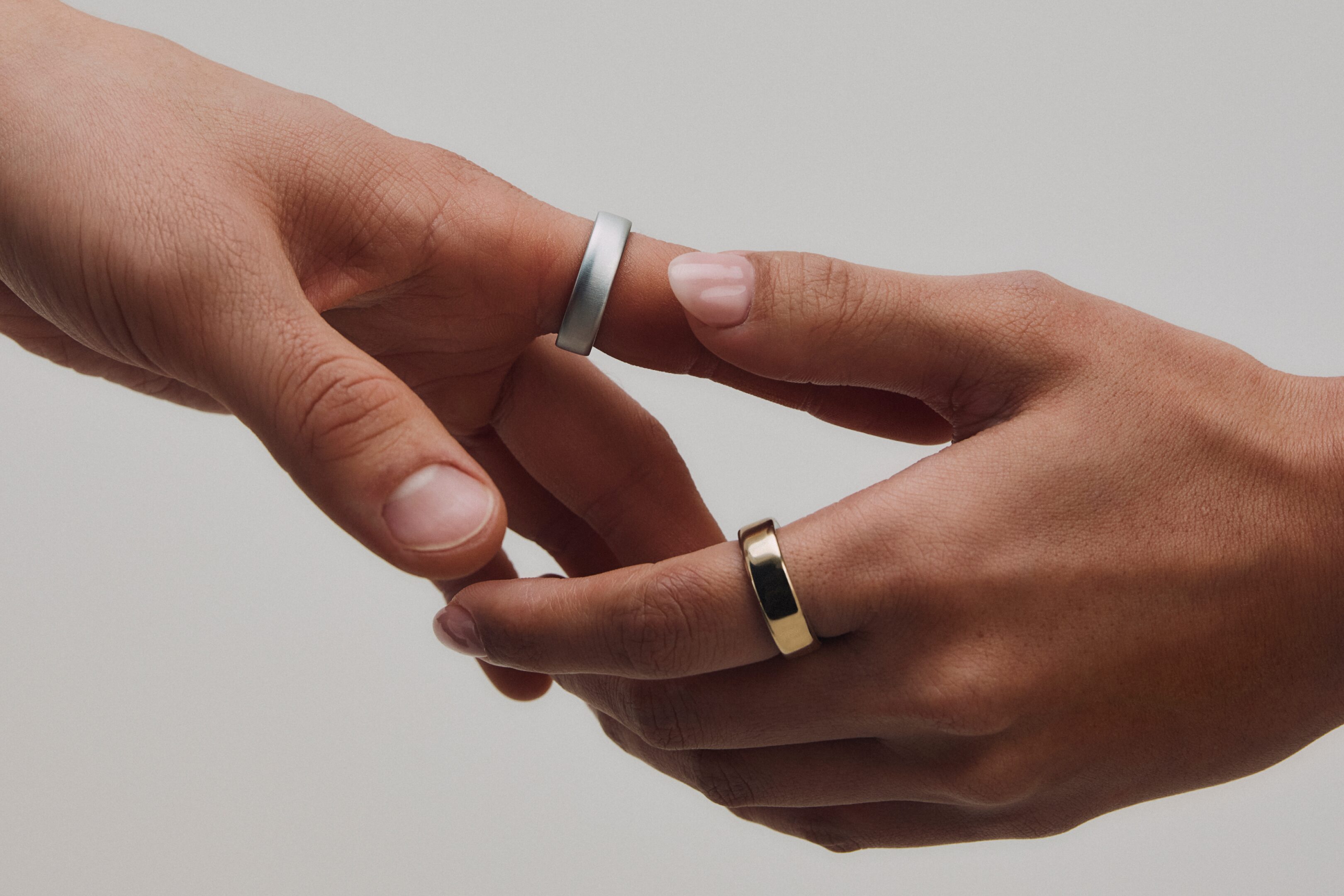 世界最小のスマートリング「Oura Ring 5」のメインビジュアル