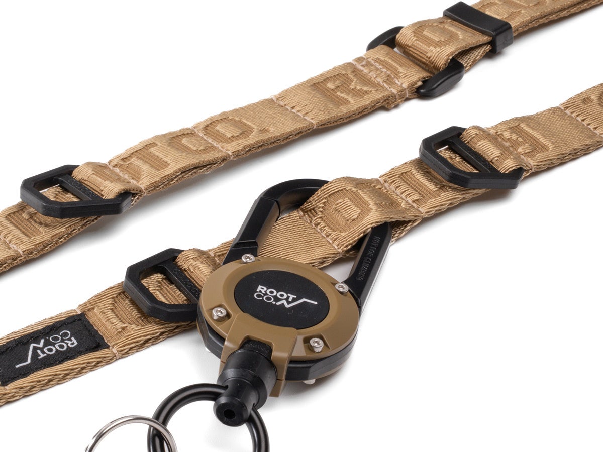 GRAVITY UTILITY WEBBING LOOP. の2モデル集合カット。ブラック・カーキ(SINGLE SNAPHOOK)、コヨーテ(DOUBLE SNAPHOOK)の3色が並ぶ