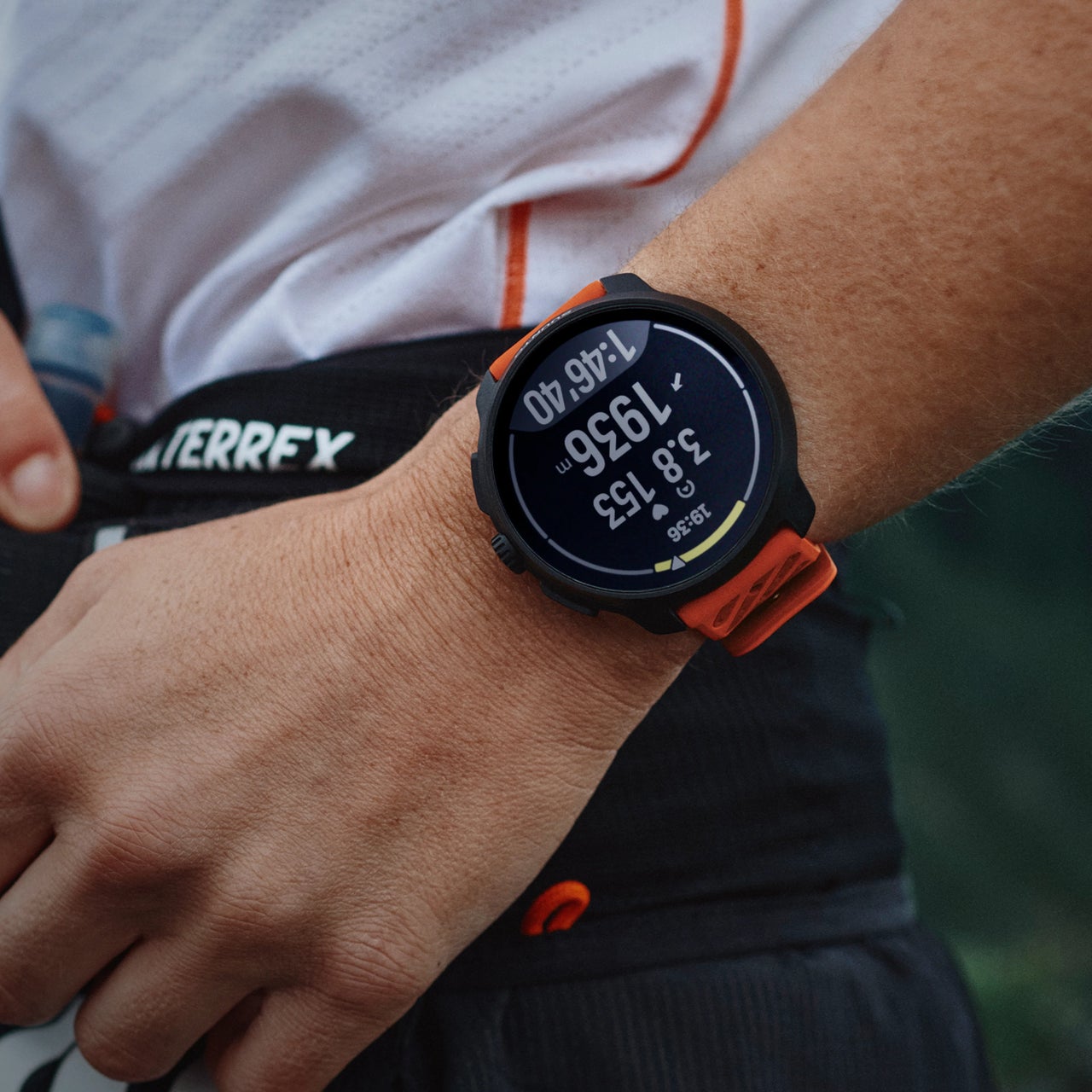 吉住友里選手が使用したSuunto Race 2（GPSスポーツウォッチ）の製品写真