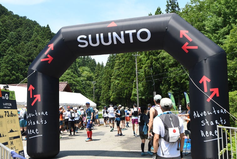 Suunto Race 2の本体ビジュアル。1.5インチAMOLEDディスプレイ搭載のトレイルランニング向けGPSスポーツウォッチ
