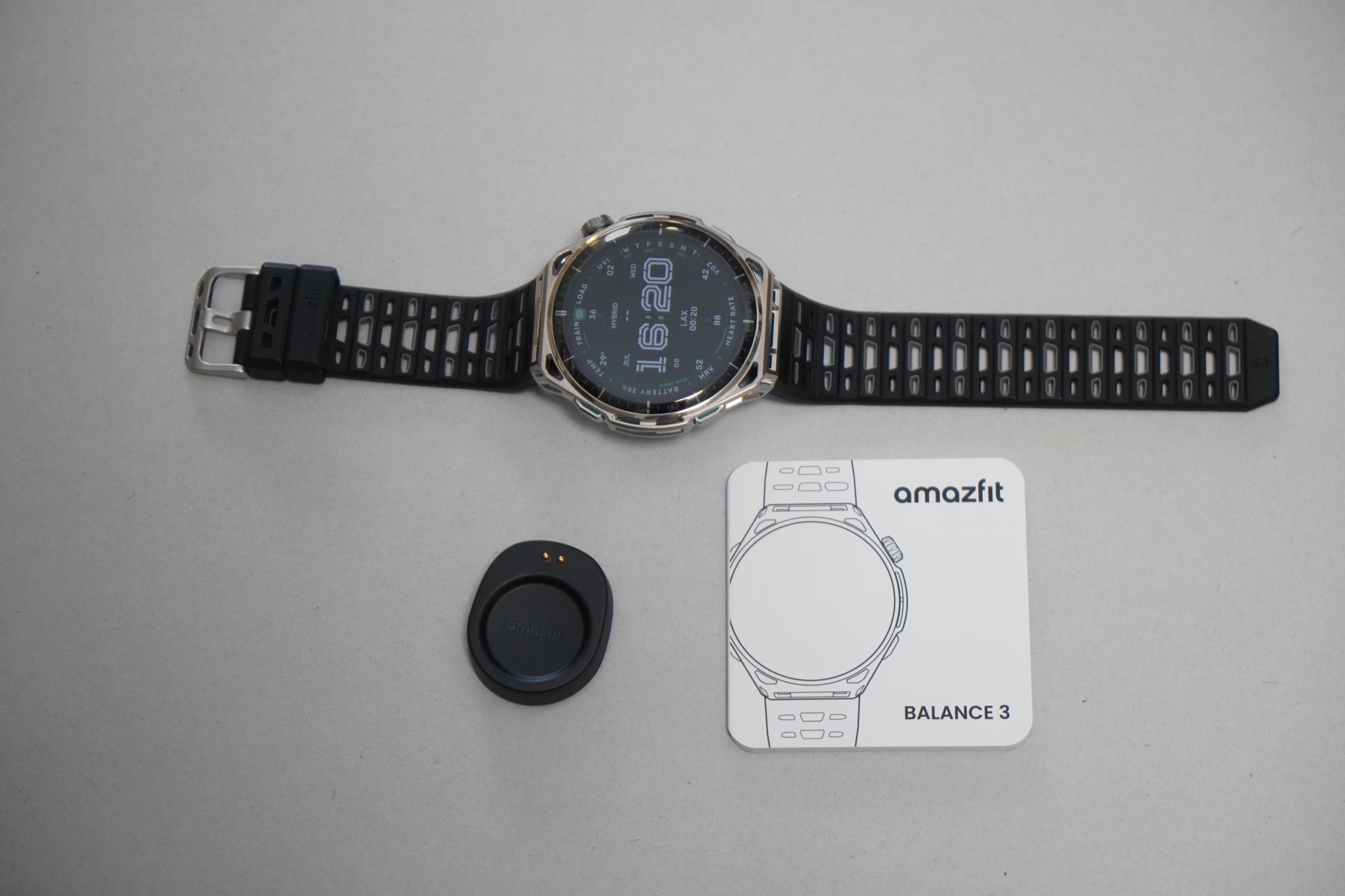 Amazfit Balance 3 の同梱物一式(本体・マグネット式充電ケーブル・スタートガイド)