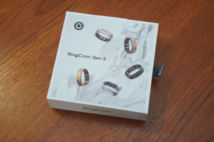 RingConn Gen 3 のパッケージ外観。白い箱に大理石調の模様とカラーバリエーションのリングがあしらわれ、RingConn Gen 3 と印字されている