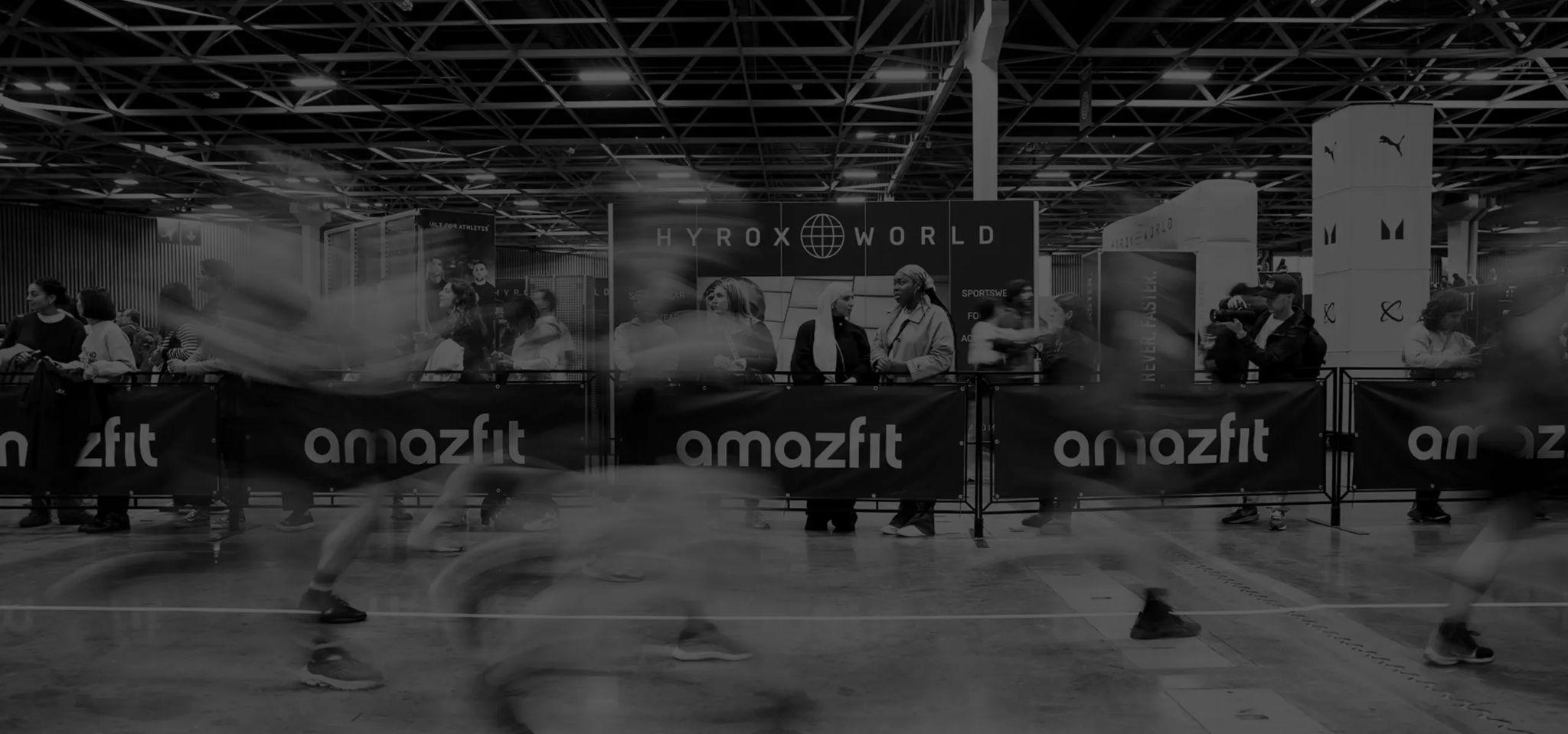 HYROX会場に並ぶAmazfitのブース(HYROXオフィシャルパートナー)