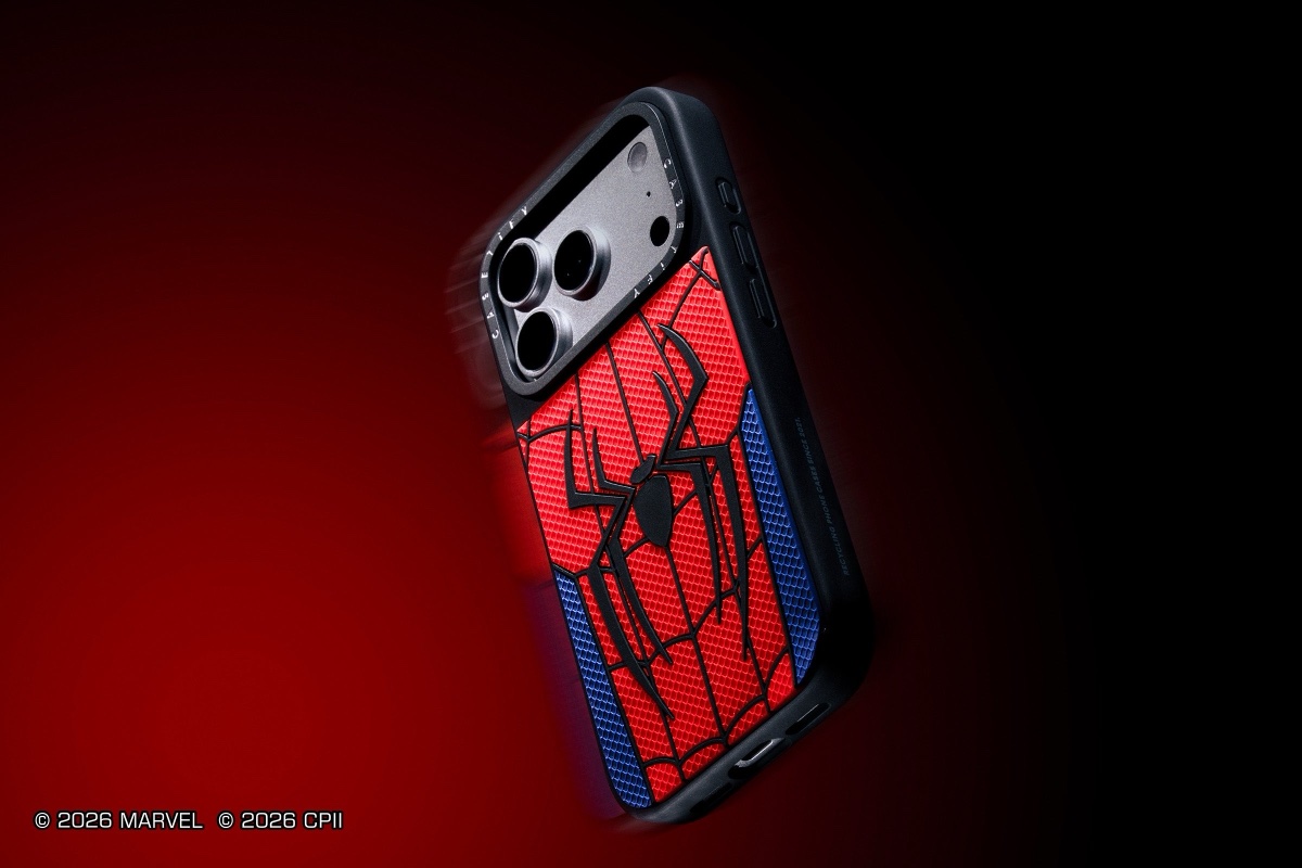 スパイダーマンのマスクをかたどったメタル調のiPhoneケース