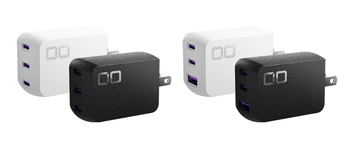 CIOの3ポート充電器NovaPort TRIOⅡ 67W。USB-C3ポートモデルとUSB-C2ポート＋USB-A1ポートモデルが白と黒で並ぶ