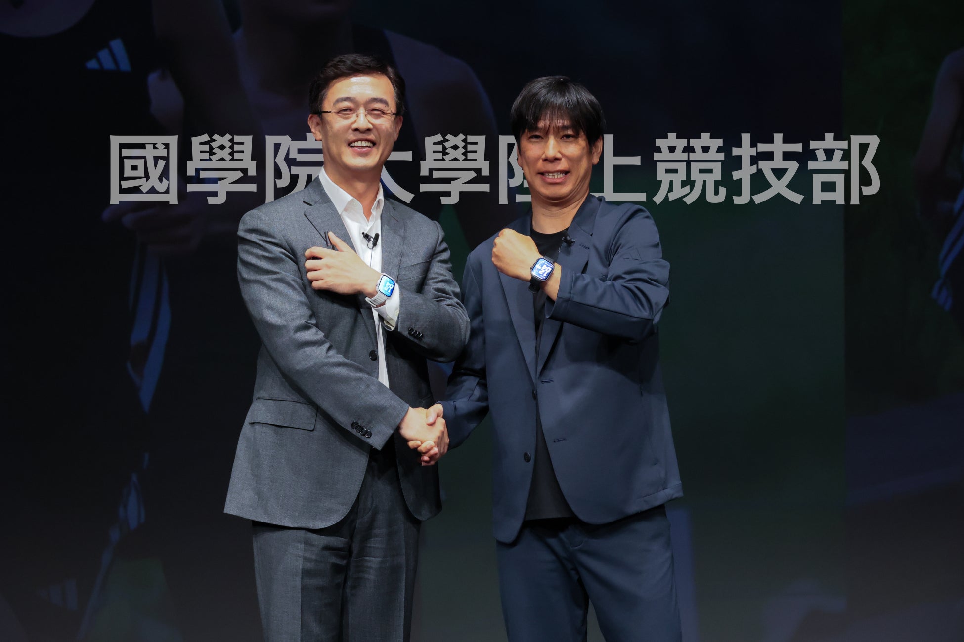 ファーウェイデバイス日本・韓国リージョンの賀磊プレジデントと國學院大學陸上競技部の前田康弘監督