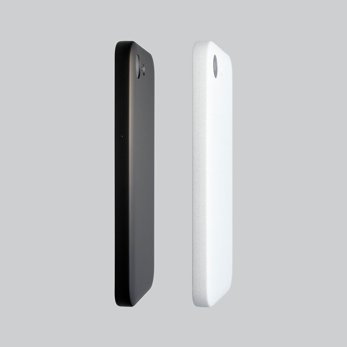 MYNUS iPhone 17e CASEのカラーバリエーション、ラバーブラックとサンドホワイト