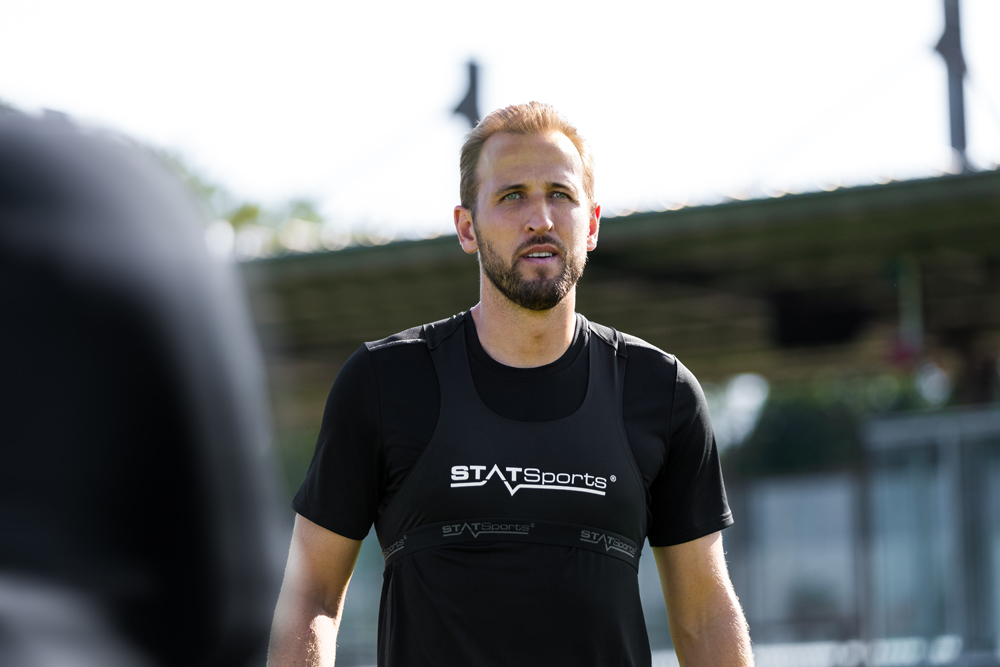 STATSportsのGPSトラッカーを内蔵したパフォーマンスベストを着用するイングランド代表ハリー・ケイン選手
