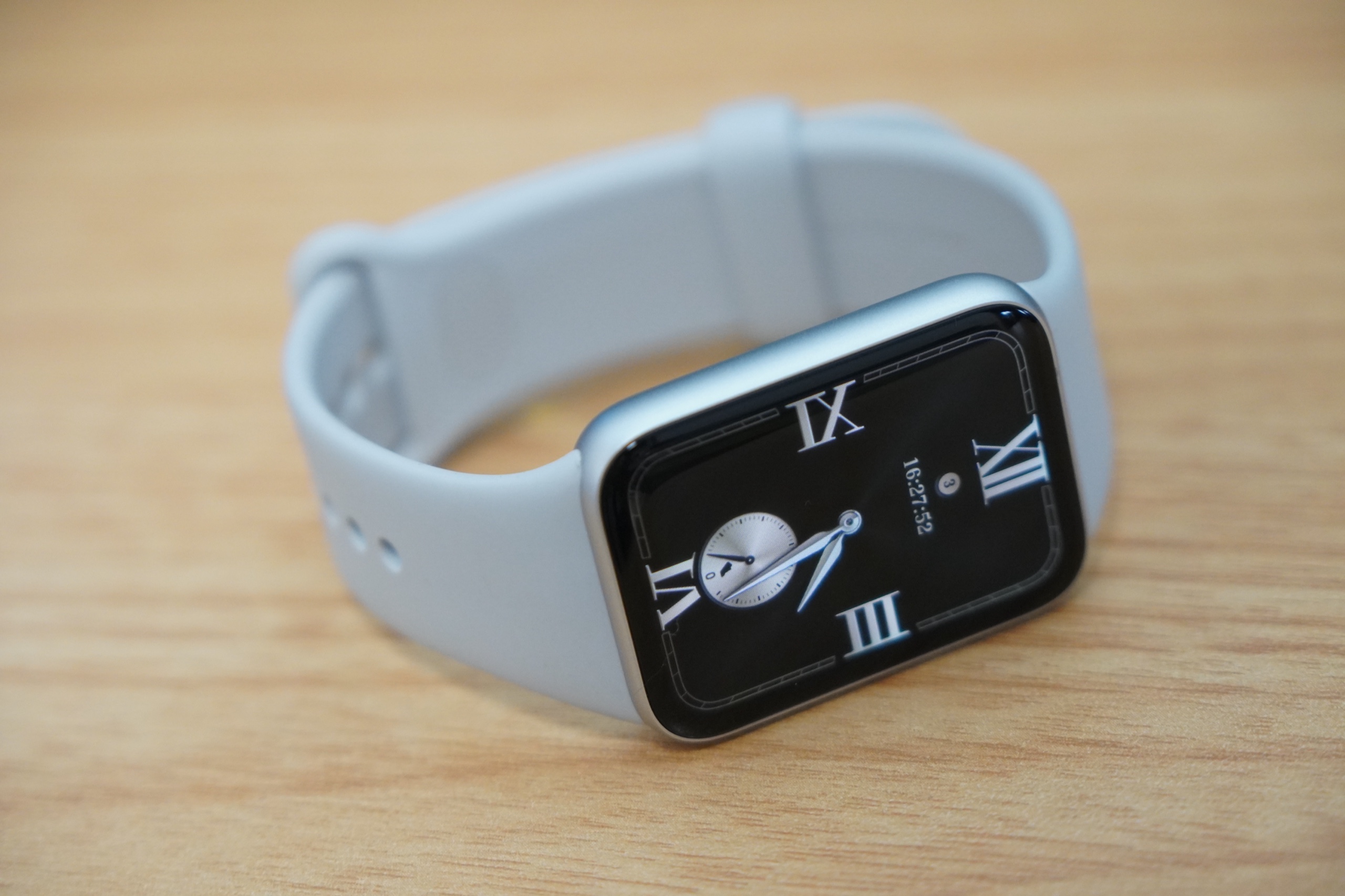 Xiaomi Smart Band 10 Pro のローマ数字を使ったアナログ風ウォッチフェイス