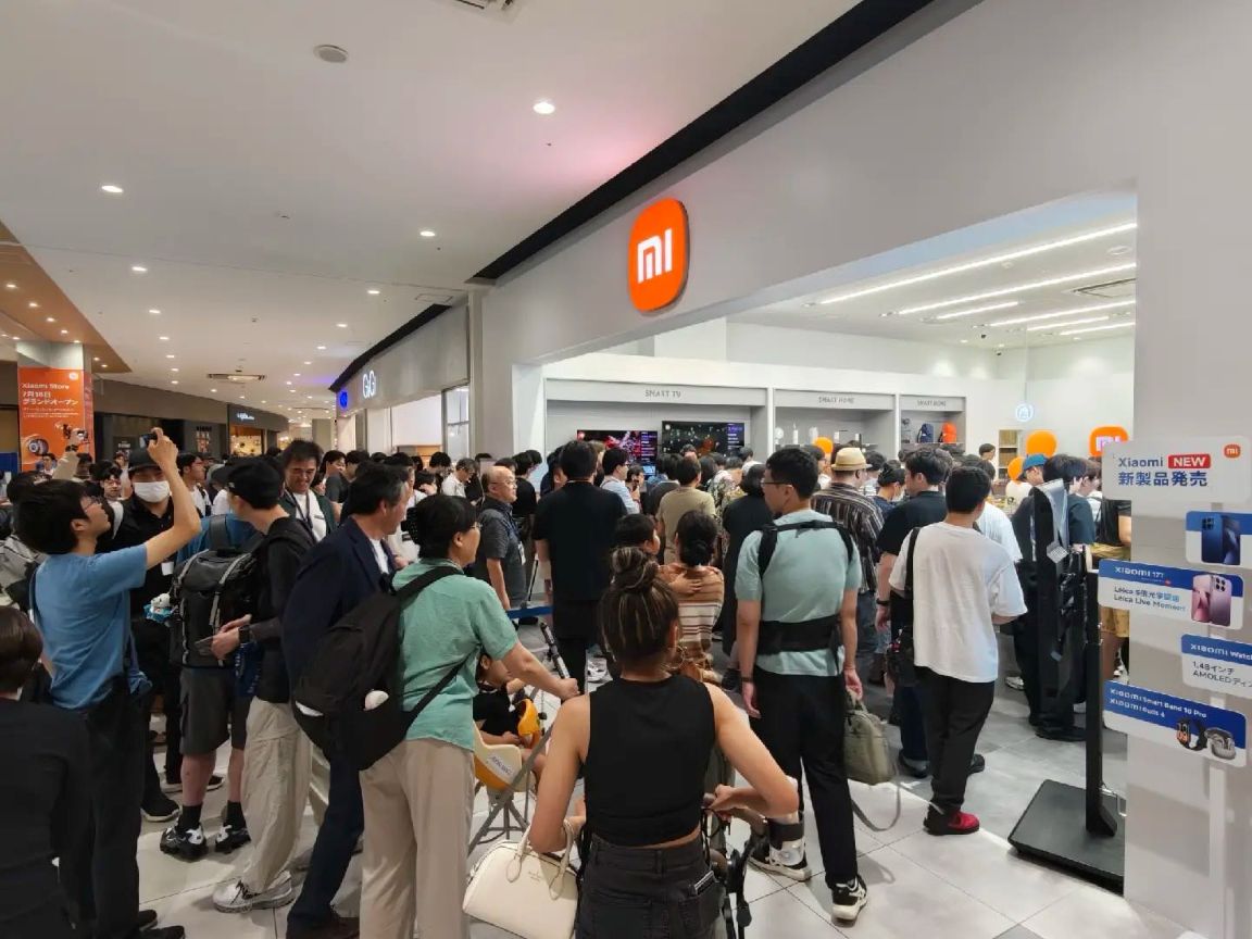 グランドオープン当日、多くの来場者でにぎわうXiaomi Store イオンモール Nagoya Noritake Garden店