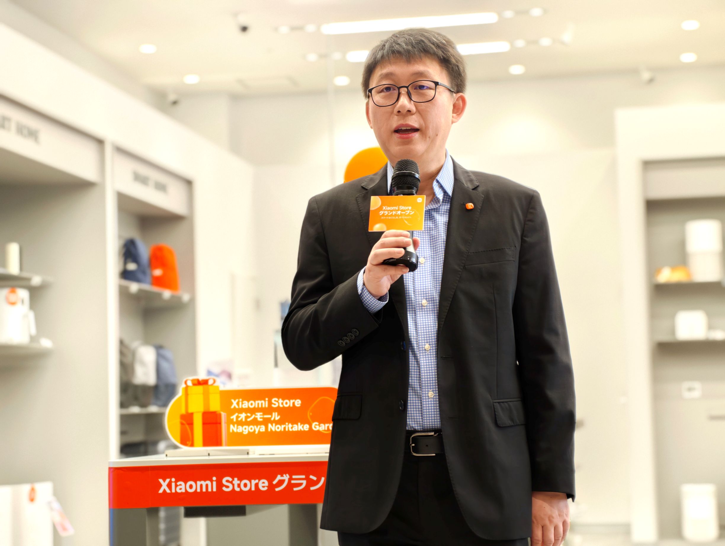 オープニングセレモニーで挨拶する小米技術日本株式会社 社長の呂暁露氏