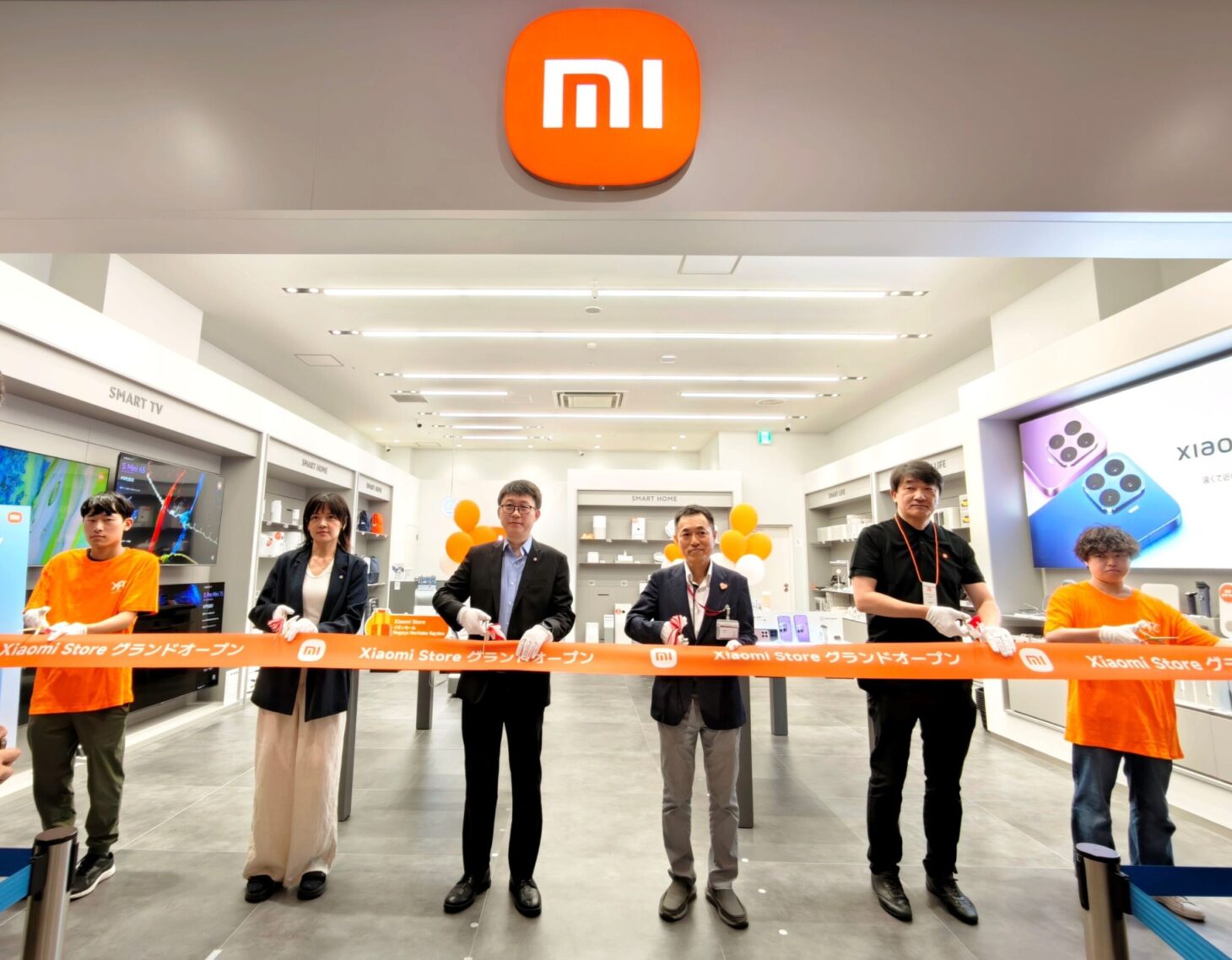 Xiaomi Store イオンモール Nagoya Noritake Garden店のグランドオープンを飾るテープカットセレモニーの様子