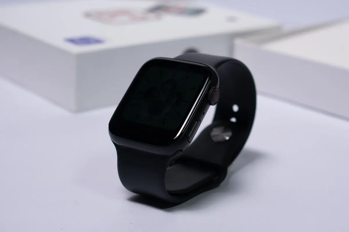 スマートウォッチのイメージ。買い替え疲れで出荷減が予測される2026年のスマートウォッチ市場