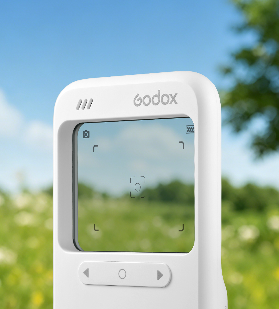 撮影モードやグリッド、露出情報を視界に重ねて表示するGodox C100の透明HUDディスプレイ。