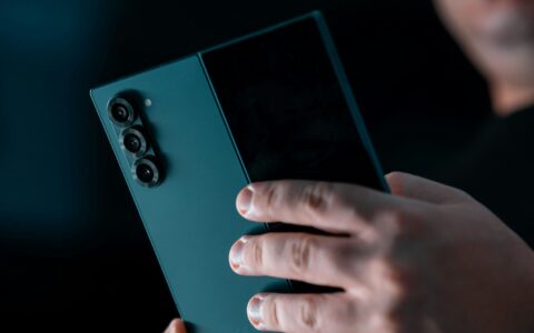 折りたたみiPhone、本体より先にケースが登場？Amazonに“iPhone Fold用”が続々、Xでも話題に