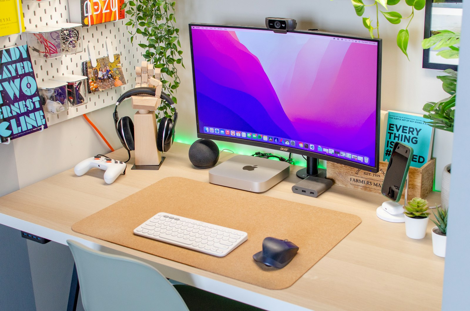 Mac miniを含むデスクセットアップのイメージ