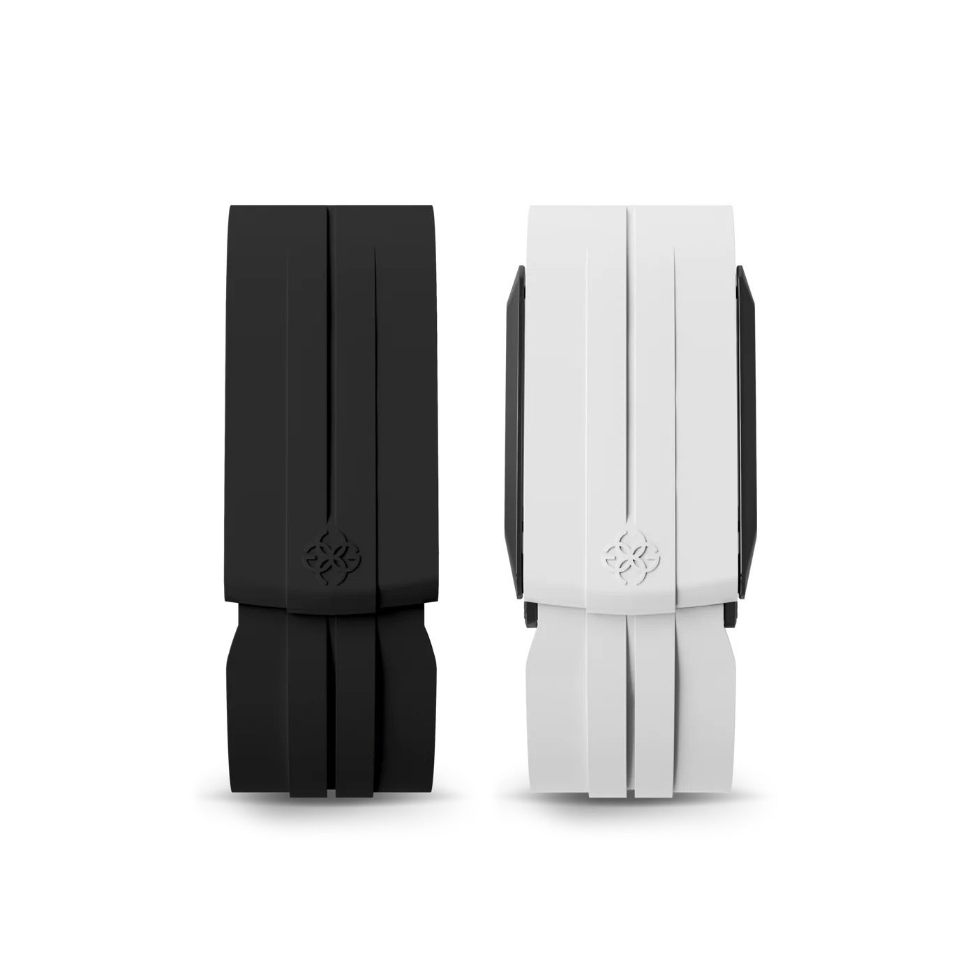 付属する2本のストラップ。左が黒のOnyx Black、右が白のDaytona White。