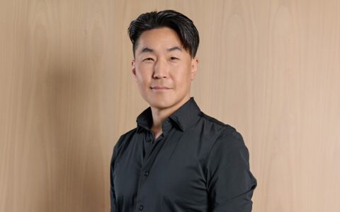 Galaxy Watchはなぜ「一新」しなかったのか｜サムスンのデザイン責任者が語るクッションデザインと、1億件の手首データから作ったバンド