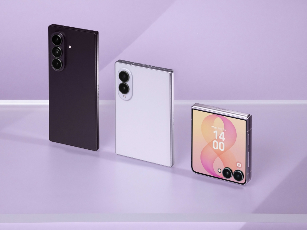 Samsung Galaxy Z Fold8 Ultra、Fold8、Flip8の3機種を並べた製品写真。バイオレットシャドウ、ラベンダー、ピンクのカラー