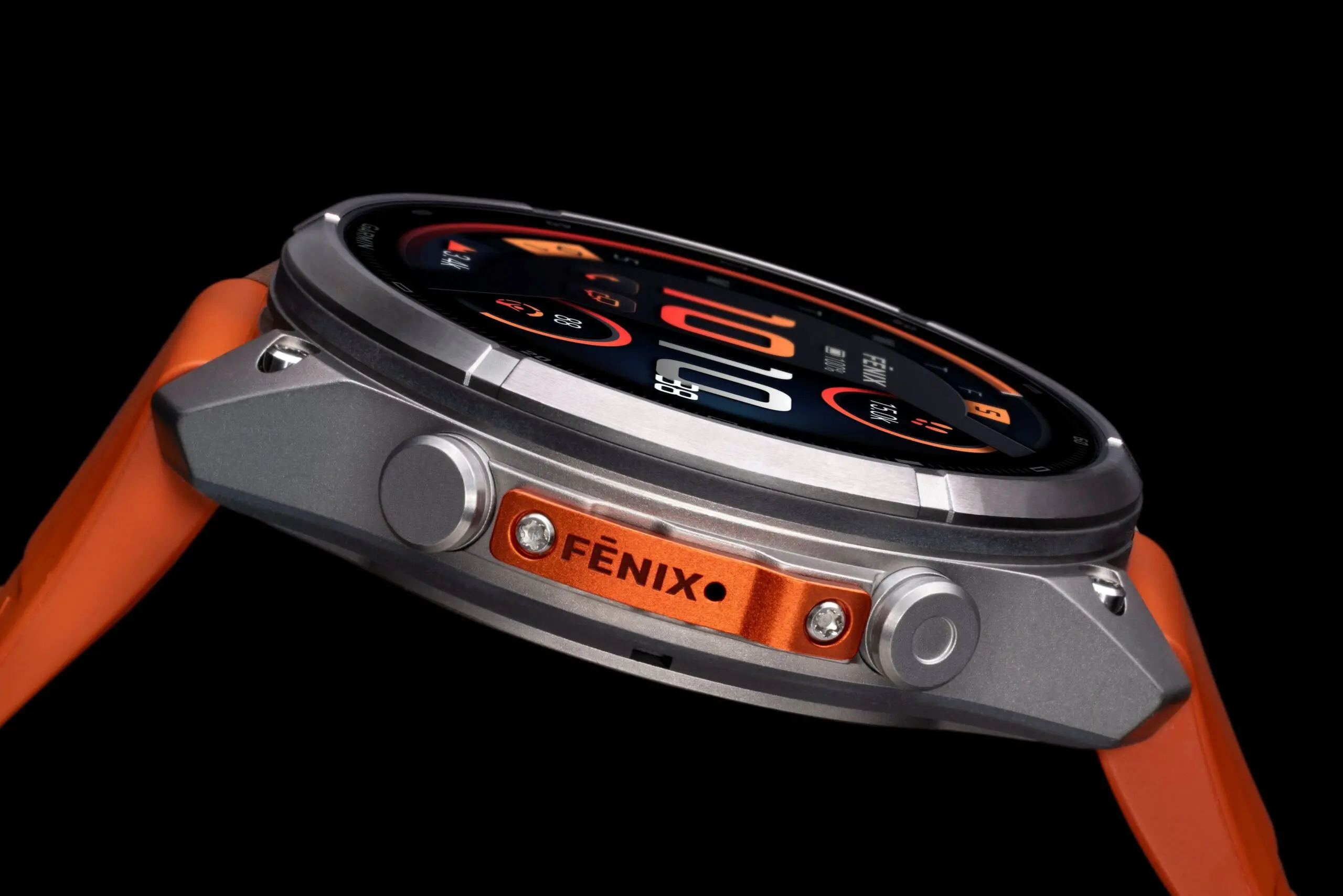 fēnix 9 Proのチタンケースを強調した製品画像。金属質のケースサイドとボタンが写っている