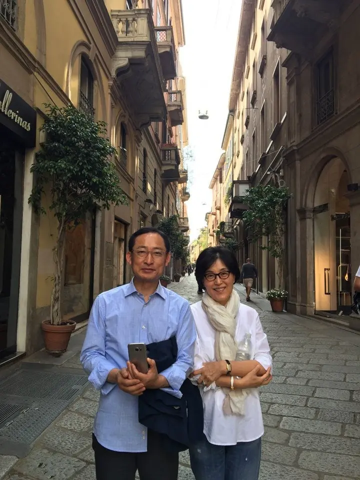不眠に悩む妻を支えたいという想いからSleepisolの開発を始めたLEESOL共同代表イ・スンウ氏と妻