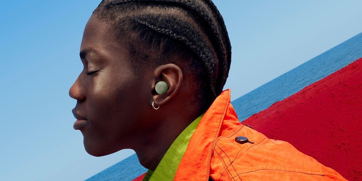 Google Pixel Buds Pro 2 の新色 Olive を写した公式製品画像