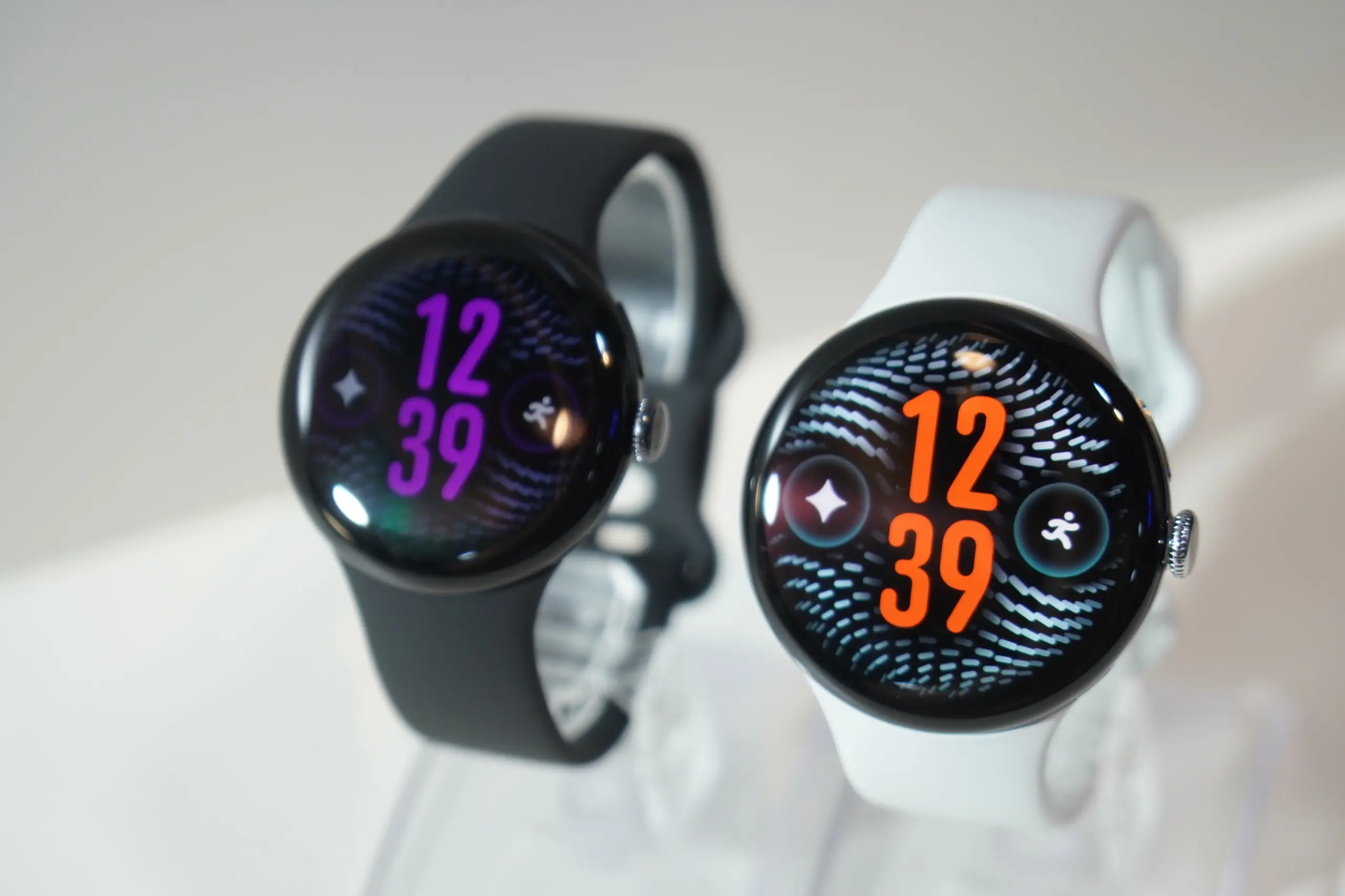 Pixel Watch 5 は41mmと45mm どっちを選ぶ？ 中身は同じ、違うのは大きさ・電池・色・価格とバンドの対応サイズ