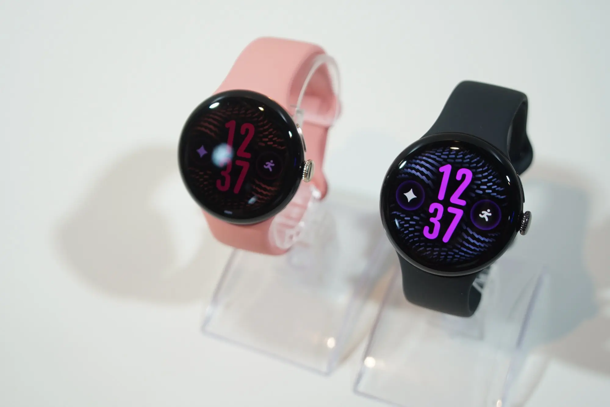 Pixel Watch 5 と Galaxy Watch 9 はどっちを買う？ 大きいサイズは電池が10時間差｜価格は Pixel が約5,000円安く、体組成は Galaxy だけ