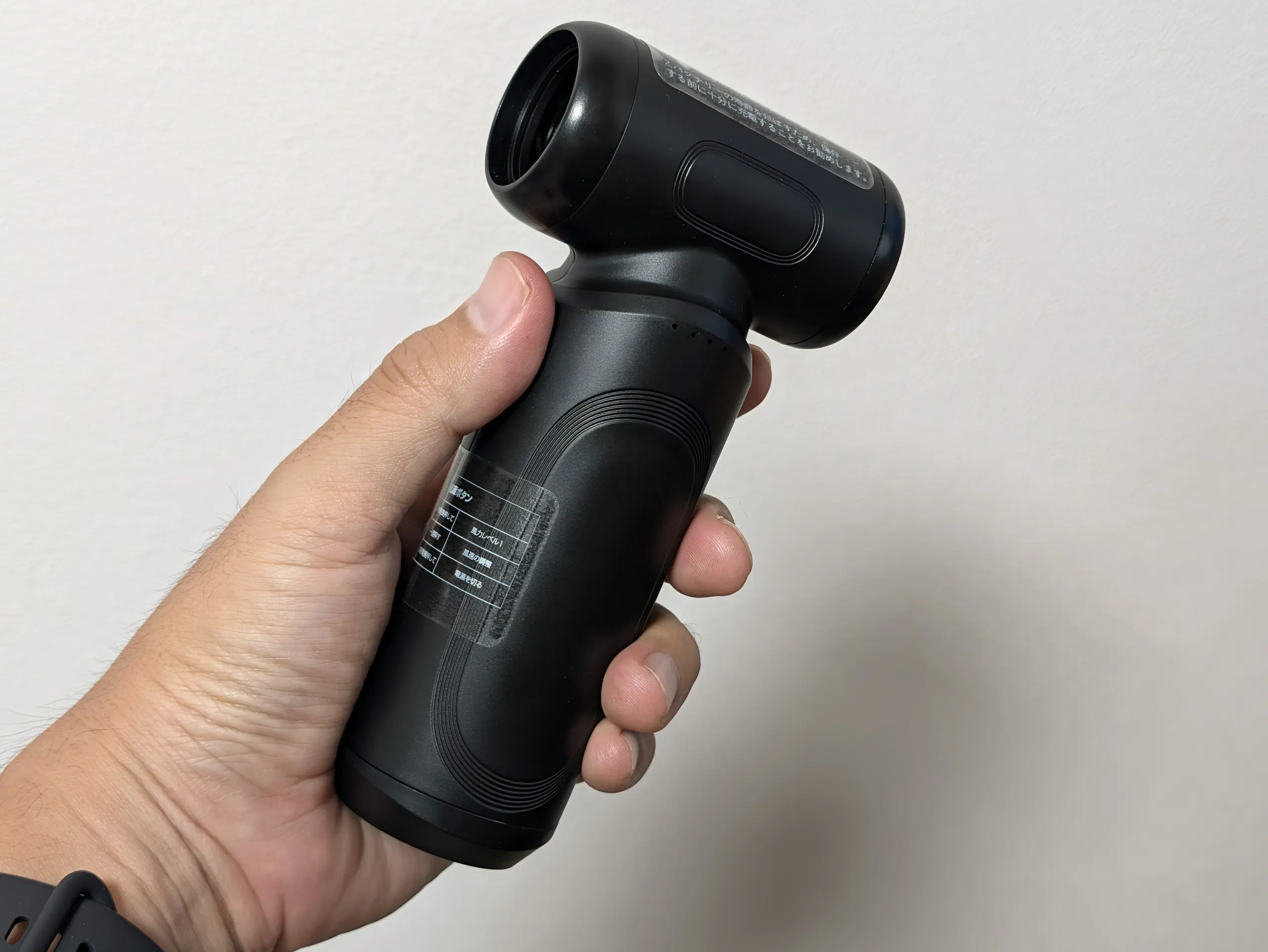 安いのに評価が高いエアダスターを買ってみた｜Ciniffo W09 レビュー｜机の猫の毛もキーボードの隙間もあっという間