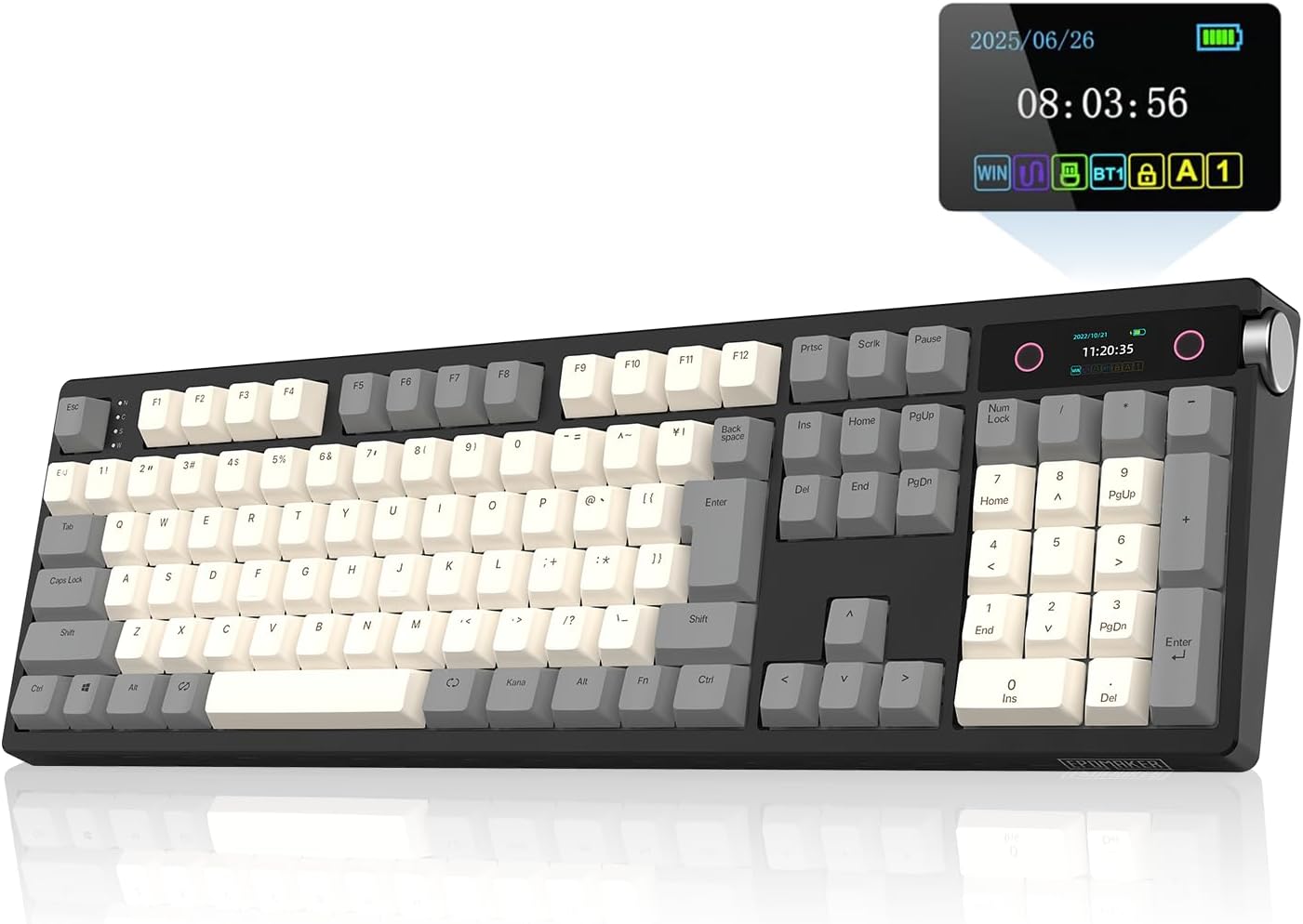 EPOMAKER TH108 PROのフルサイズキーボード。右上に日付と時刻を表示する小型画面を備える