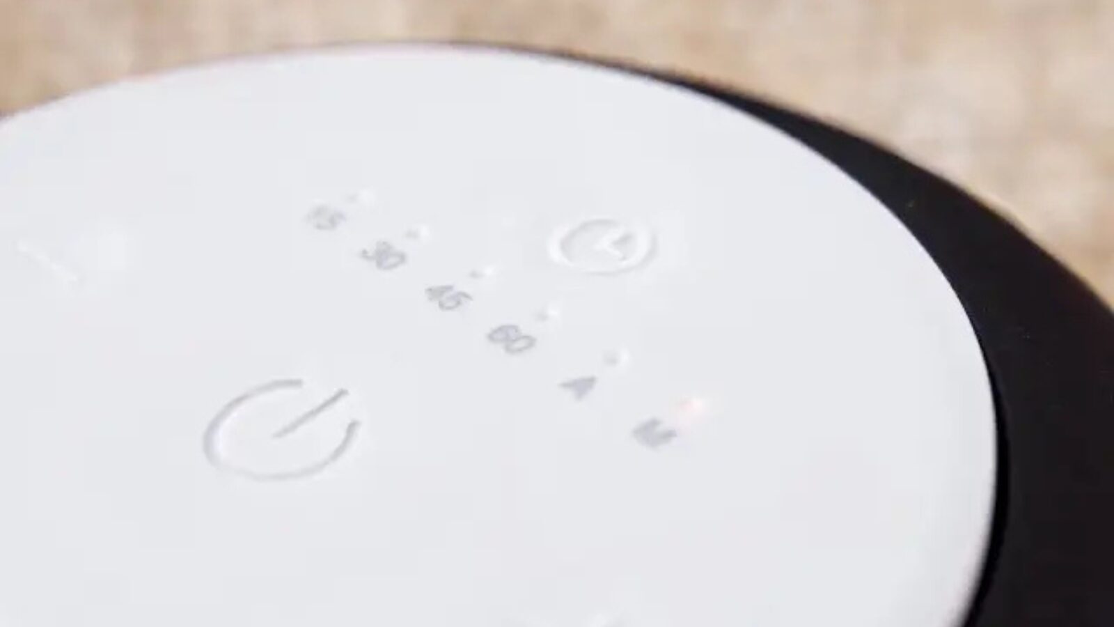 ZenBowlの天面を拡大した画像。電源ボタン、タイマーボタン、15/30/45/60のインジケーターとA・Mの表示が並ぶ