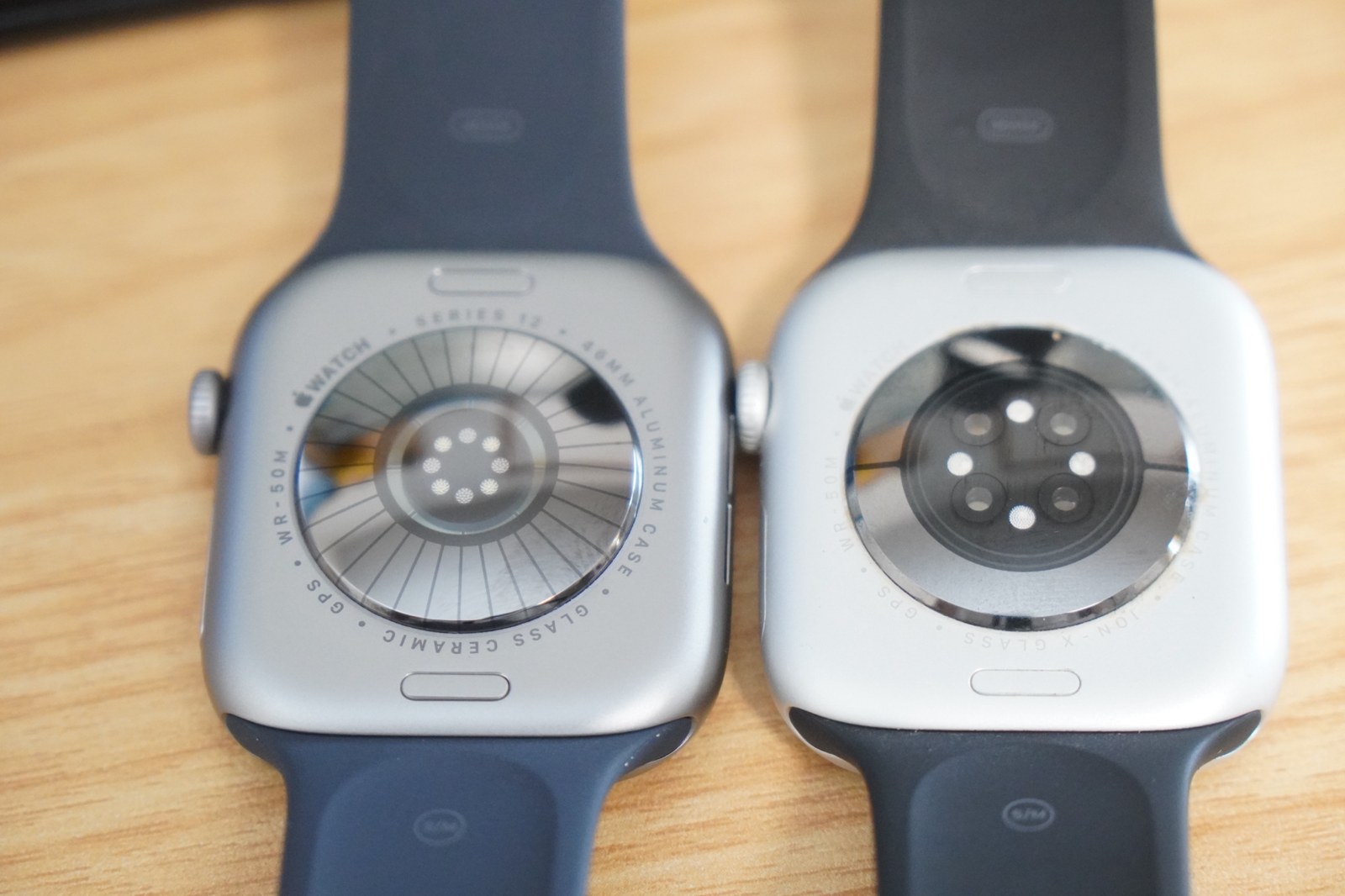 左がApple Watch Series 12、右がSeries 10